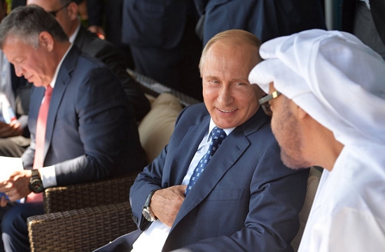 Các quan chức cấp cao khác của Nga và các vị khách quốc tế cũng tới tham quan triển lãm, trong đó có Thái tử Abu Dhabi Mohammed Al Nahyan, Phó thủ tướng Nga Dmitry Rogozin, Bộ trưởng Thương mại Denis Manturov.