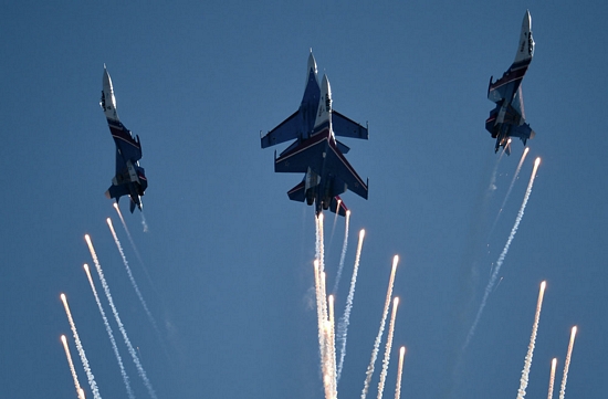 Các phi đội bay biểu diễn của Nga đã có những màn trình diễn ấn tượng trong ngày khai mạc MAKS-2015.