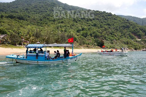     …on a boat departing from Rang Beach