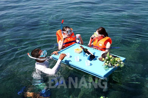 Visitors resting at the surface after their dive