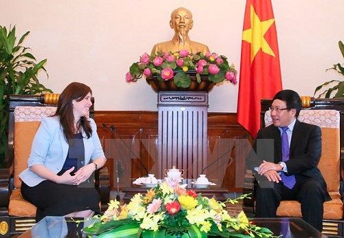 Deputy Prime Minister Pham Binh Minh (R) receives Israeli Deputy Foreign Minister Tzipi Hotovely (Photo: VNA)