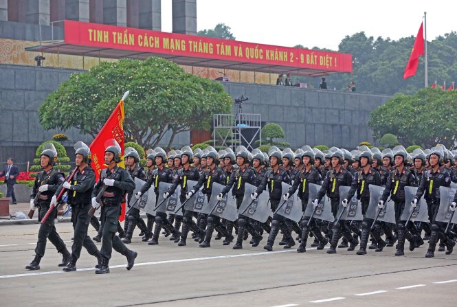 Trung đoàn Cảnh sát cơ động tập dượt tại buổi tổng duyệt Lễ kỷ niệm 70 năm Cách mạng tháng 8 và Quốc khánh 2-9 tại Quảng trường Ba Đình 