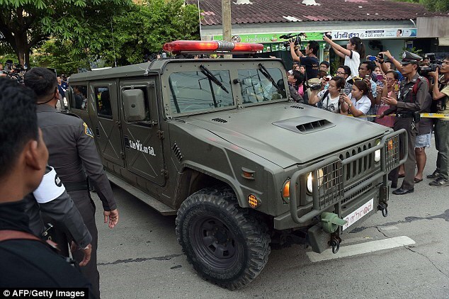 Cảnh sát Thái Lan dùng xe bọc thép bắt giữ nghi phạm đánh bom ở Bangkok (Nguồn: AFP)