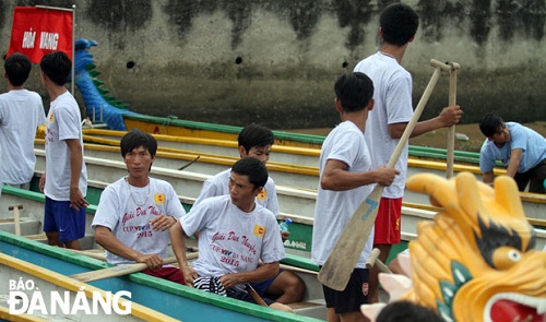  Men’s teams preparing for their race.