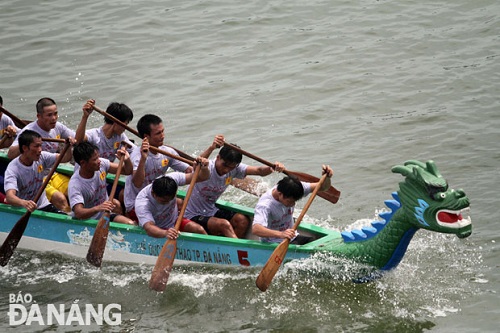   The male teams from the districts of Hai Chau …