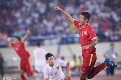 Duc Chinh scored a hat-trick. (Source: Zing)