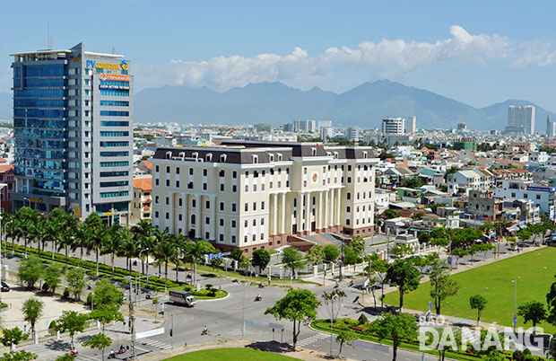 Đà Nẵng hôm nay có nhiều đổi thay, nhất là hạ tầng đô thị ngày càng hiện đại, khang trang. Trong ảnh: Một góc đô thị phía nam của quận Hải Châu.