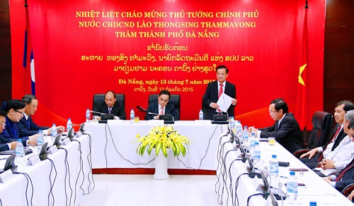 City leaders receiving some high-ranking officials from the People's Democratic Republic of Laos