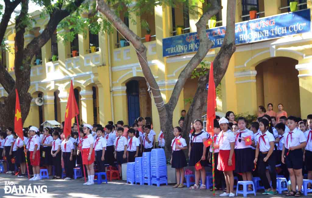 Đầu năm học 2015-2016, thành phố đã đầu tư cơ bản đáp ứng đủ số phòng học cần thiết phục vụ cho tất cả các cấp học, ngành học, bậc học trên địa bàn thành phố.