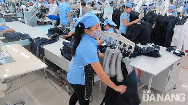 Dây chuyền sản xuất veston mới của Tổng Công ty CP Dệt may Hòa thọ.