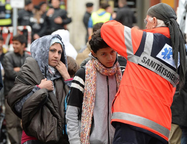 Những người nhập cư đến nhà ga tàu ở Munich, miền nam nước Đức.              Ảnh: AFP