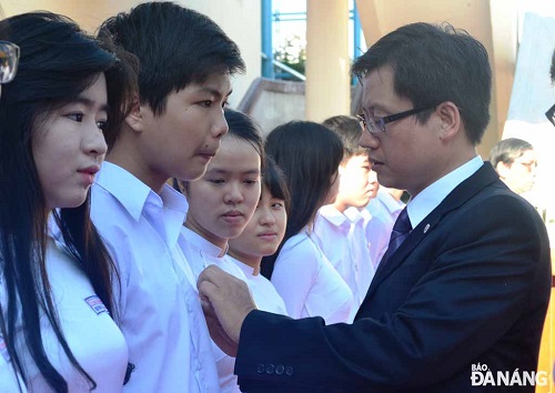    Attaching name badges to Year 10 pupils at a local high school