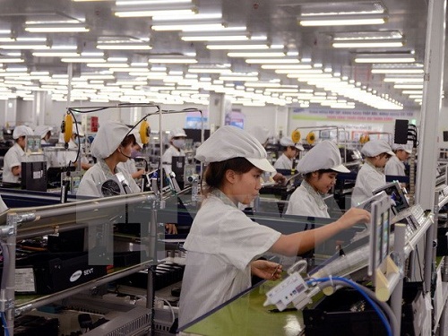 Assembling of mobile phones at a factory in Thai Nguyen of the Korean-invested Samsung Vietnam company. Photo: VNA