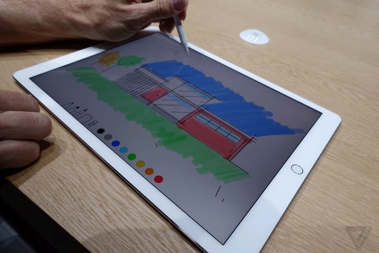 Với Pencil, mọi người có thể vẽ vời trên iPad Pro dễ dàng hơn