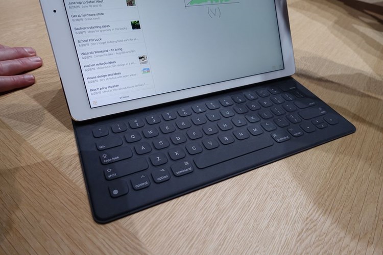 Người dùng có thể lựa chọn phụ kiện Smart Keyboard mới mẻ từ Apple