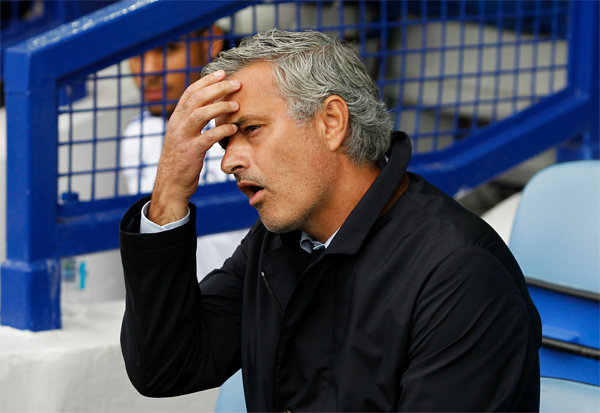 Mourinho đang trải qua cơn đau đầu chưa từng có từ khi trở lại Chelsea. Ảnh: Reuters.