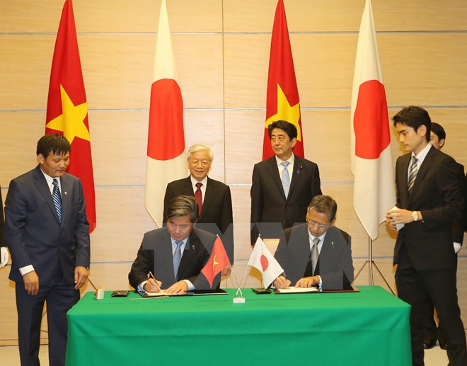 Tổng Bí thư Nguyễn Phú Trọng và Thủ tướng Nhật Bản Shinzo Abe chứng kiến Lễ ký kết các văn bản hợp tác giữa hai nước.