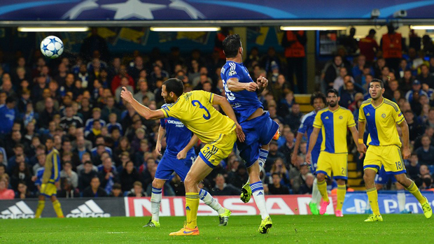 Diego Costa (áo xanh) và các cầu thủ Chelsea đã có được chiến thắng cần thiết trước Maccabi Tel Aviv.