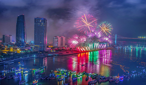 ‘Song Han Ngay Hoi’ (The Han River Festival) won a prize in the ‘Events and Festivals’ category of the 2015 'Da Nang Tourism Photo' contest.