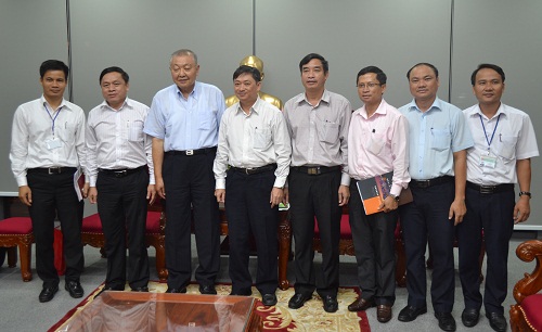 Mr Sugiyama (third, left) and some of the city leaders