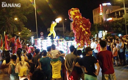   ‘Thai Son Tra’ lion dance group …