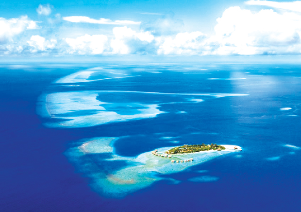 Lãnh thổ Maldives nổi bật giữa đại dương mênh mông.