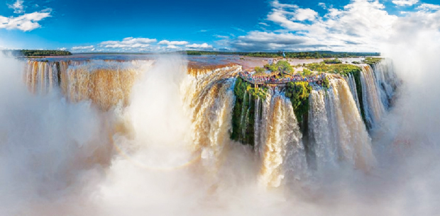 Rất ít người nhận ra đây là thác nước Iguazu ở biên giới Brazil – Argentina bởi góc chụp từ trên cao quá đẹp.