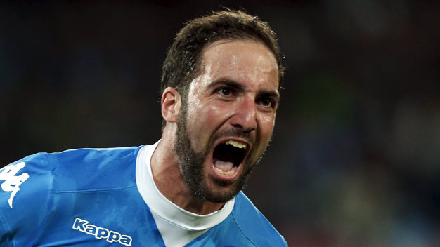 Higuain ăn mừng bàn thắng vào lưới Juventus - Ảnh: Reuters