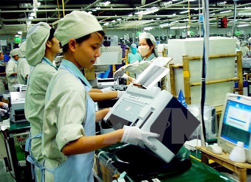 Production line at Samsung Viet Nam factory in Yen Phong, Bac Ninh Province. (Photo: VNA)