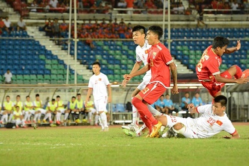 U-19 Vietnamese squad in white beat host Myanmar. (Source: MFF)