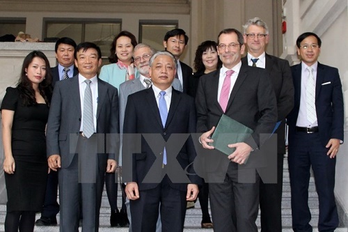 Deputy Minister Doan Mau Diep met Rainer Sontowski in Berlin on October 7 (Photo:VNA)