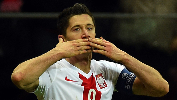 Sự tỏa sáng của Lewandowski không chỉ giúp anh san bằng kỷ lục ghi bàn của David Healy mà còn đưa đội Ba Lan giành chiếc vé sang Pháp vào mùa hè sang năm.