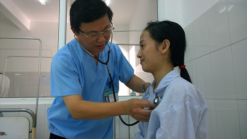 A doctor examining the patient