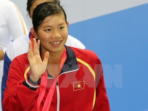 Swimmer Nguyen Thi Anh Vien pockets a silver medal in the women's 800m freestyle event. (Source: VNA)