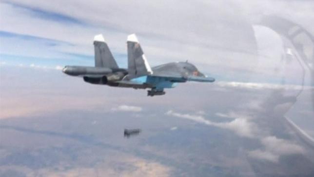 Máy bay chiến đấu Su-34 của Nga thả bom oanh tạc các mục tiêu IS tại Syria. Ảnh: Reuters