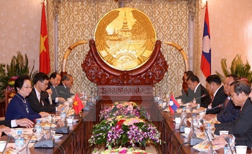  The talks between the two Vice Presidents in Vientiane on Oct. 15 (Photo: VNA)