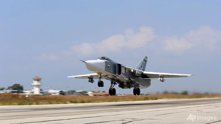 Một máy bay chiến đấu Su-24 của Nga tham gia không kích tại Syria. Ảnh: AP