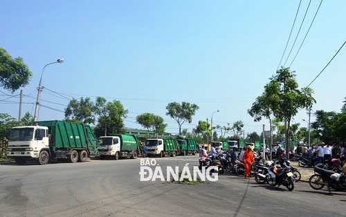 Some of the garbage trucks parked on Hoang Van Thai street 