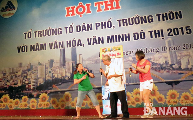 Một cảnh trong tiểu phẩm Cái hẻm chung của các tổ trưởng tổ dân phố đến từ quận Thanh Khê.