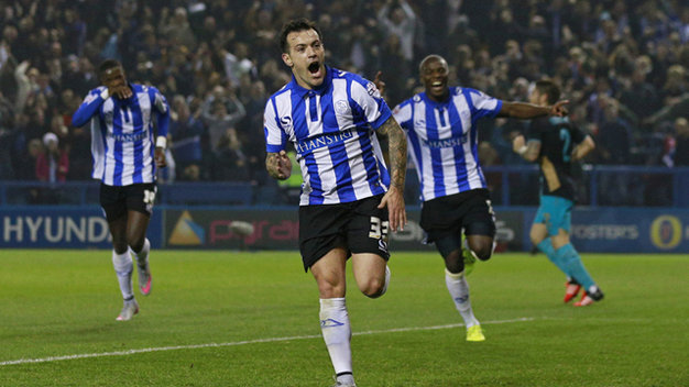 Niềm vui của các cầu thủ Sheffield Wednesday sau khi ghi bàn vào lưới Arsenal. Ảnh: Reuters