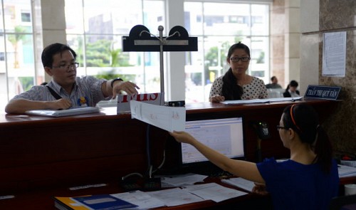 Taxpayers are seen at a tax office in Ho Chi Minh City. Tuoi Tre