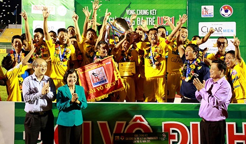 Ha Noi T&T’s U21s celebrate