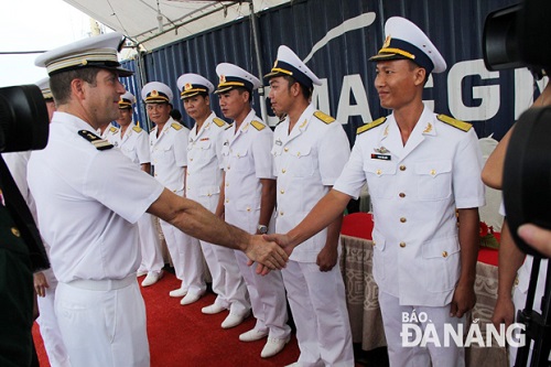  The welcoming ceremony for French naval officers and crew members