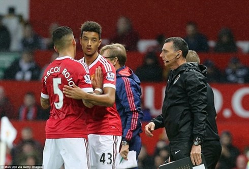 Khoảnh khắc ra mắt của tài năng trẻ Cameron Borthwick-Jackson (43). (Ảnh: Getty).