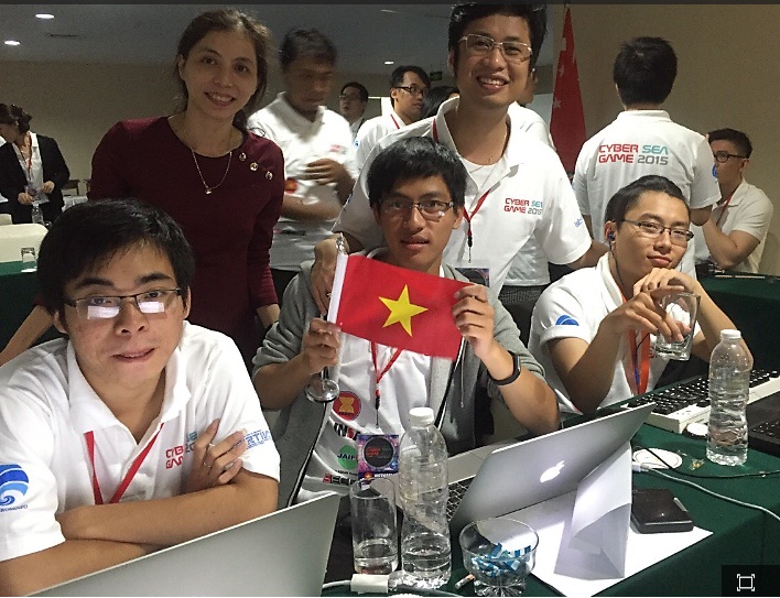 Đội Việt Nam 1 gồm 3 sinh viên của Trường Đại học Công nghệ thông tin,  Đại học Quốc gia thành phố Hồ Chí Minh.