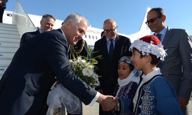 Thủ tướng Australia Malcolm Turnbull tới sân bay Antalya để tham dự hội nghị G20 (Ảnh: Guardian)