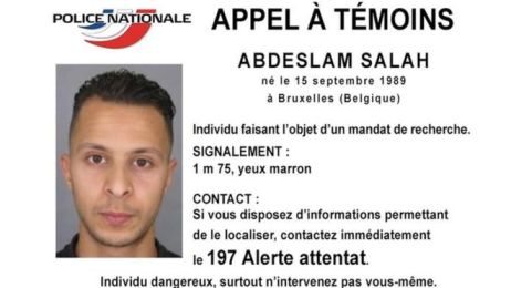 Tên Salah Abdeslam, 26 tuổi, bị cảnh sát Pháp mô tả là rất nguy hiểm.