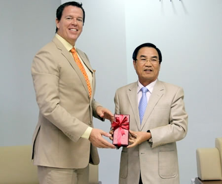 Tim McFerran (left) and Vice Chairman Viet