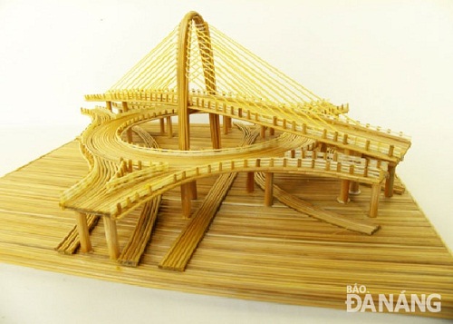 A wooden model of the Hue T-junction overpass