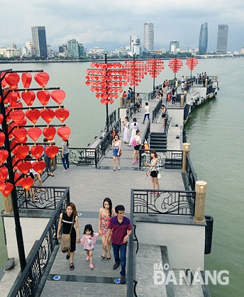 Visitors at the Bridge of Love